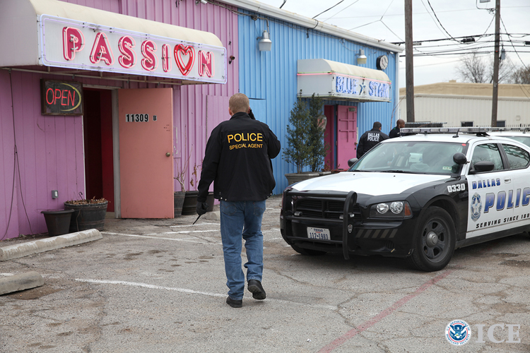 http://www.ice.gov/images/news/releases/2014/140307dallas3_lg.jpg