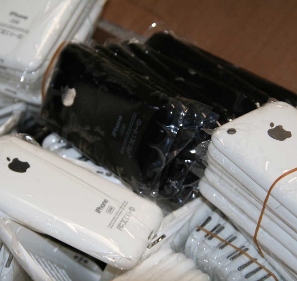 2 men to be arraigned for selling millions’ worth of counterfeit electronics, including phony iPhones and iPads