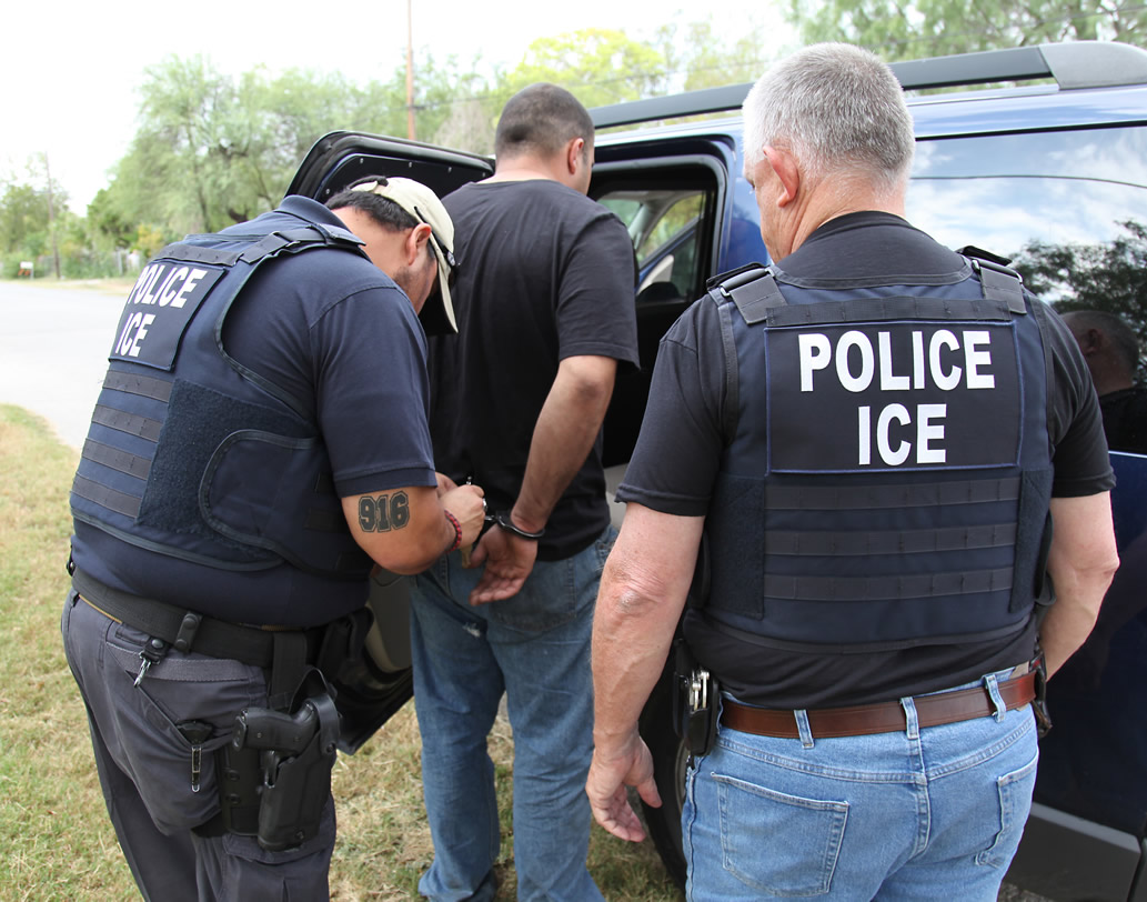 ICE arresta a 62 extranjeros delincuentes y violadores de leyes de inmigración durante acción policial de tres días en el centro y sur de Texas