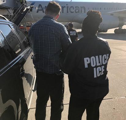 Oficiales de ICE ERO remueven a un asociado salvadoreño de MS-13 y a un nacional irlandés, dos amenazas para la seguridad pública, a sus respectivos países de origen