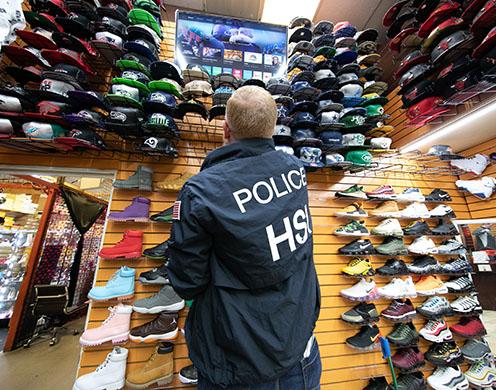 Operación de ICE, CBP produce más de $24 millones en mercancía deportiva falsificada