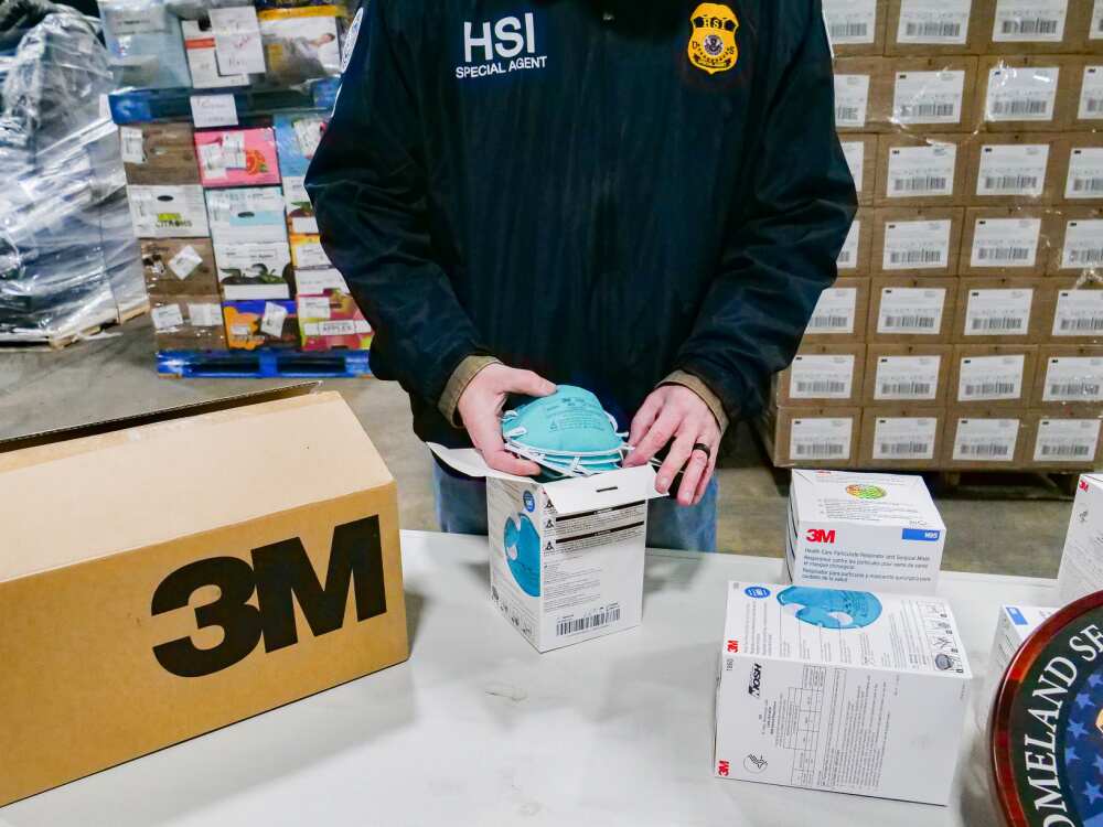 DHS previene que millones de mascarillas N95 falsificadas alcancen a trabajadores de hospitales, personal de primera intervención