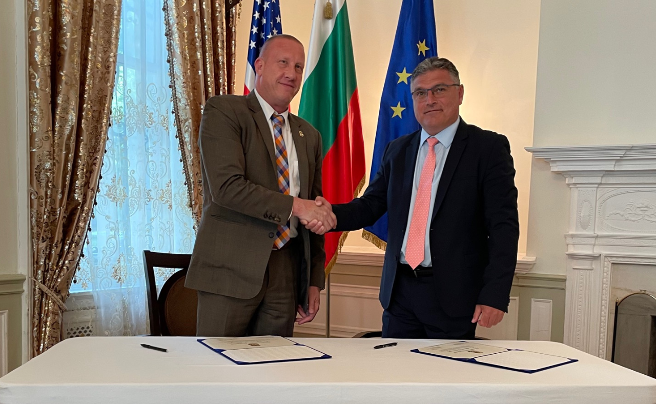 HSI Deputy Assistant Director of International Operations David Magdycz and Bulgarian Ambassador Georgi Panayotov sign a certificate of transfer for Bulgarian artifacts during a repatriation ceremony April 25, 2023.