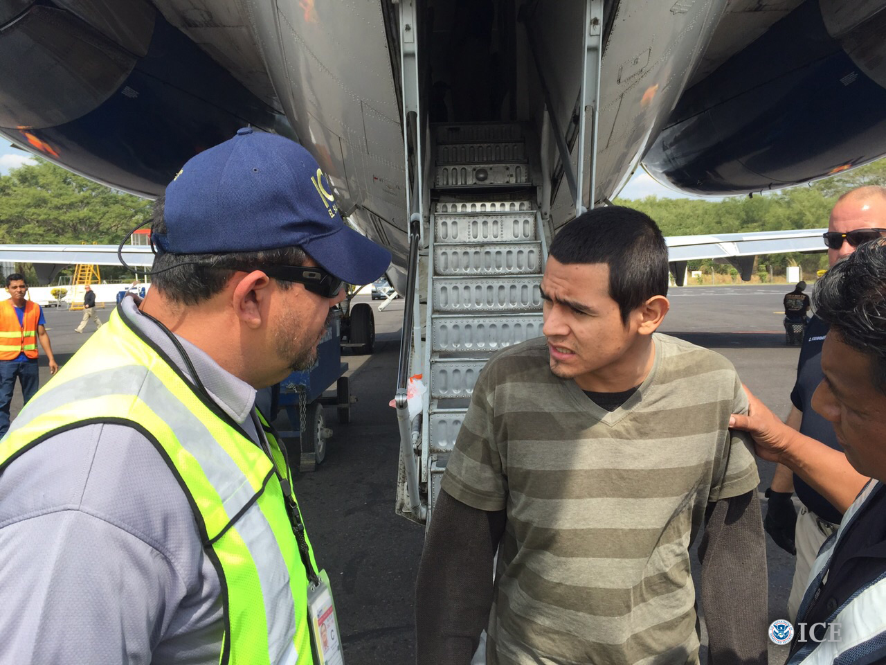 ICE removes admitted MS-13 gang member wanted for murder in El Salvador 