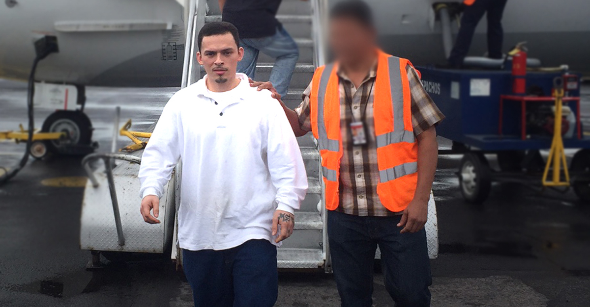 ICE removes man wanted for aggravated homicide in El Salvador