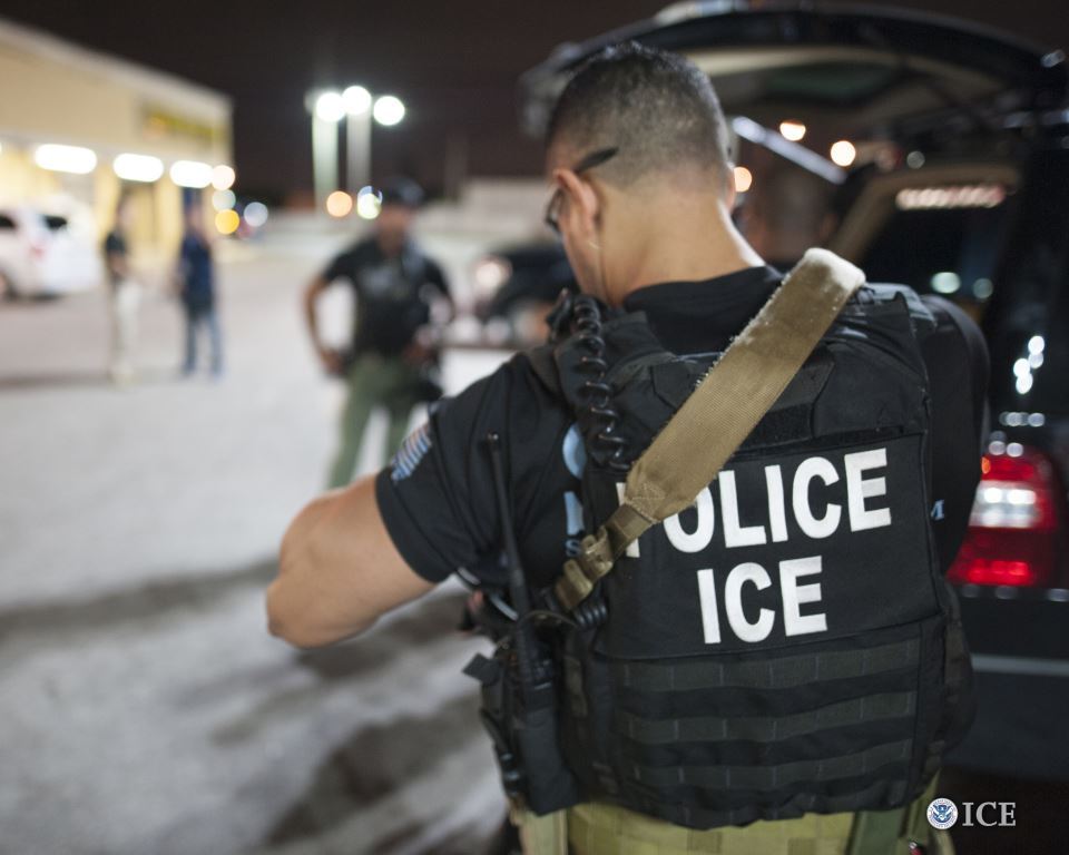 Arrestos migratorios de ERO ICE aumentan casi un 40 por ciento en comparación con el año pasado