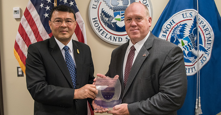 ICE Acting Director Thomas Homan and DSI Director General Paisit Wongmuang 