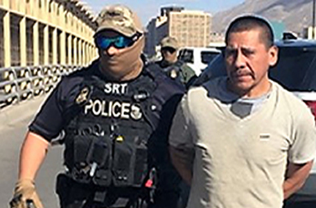 Extranjero indocumentado deportado en 6 ocasiones, quien es buscado por un homicidio con agravante de 1996 en México, deportado nuevamente por agentes de deportación de ICE El Paso