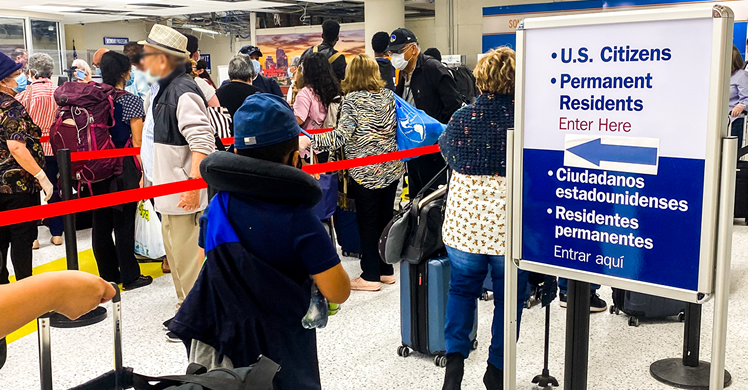 Operaciones Aéreas de ICE volando a casa a ciudadanos estadounidenses desde Centroamérica durante brote del COVID-19