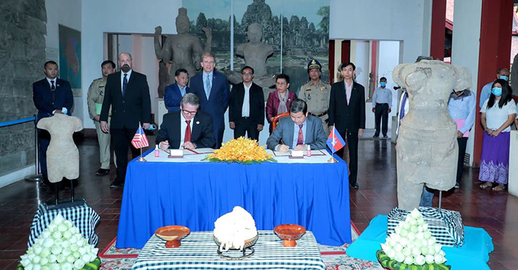 2 historic Khmer statues returned to Cambodia