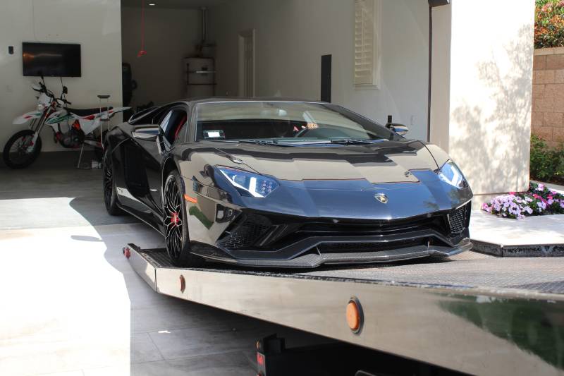 Special agents with HSI Los Angeles’s El Camino Real Financial Crimes Task Force seize Ferrari, Bentley and Lamborghini cars allegedly purchased with ill-gotten gains as well as more than $2 million in U.S. currency (1)